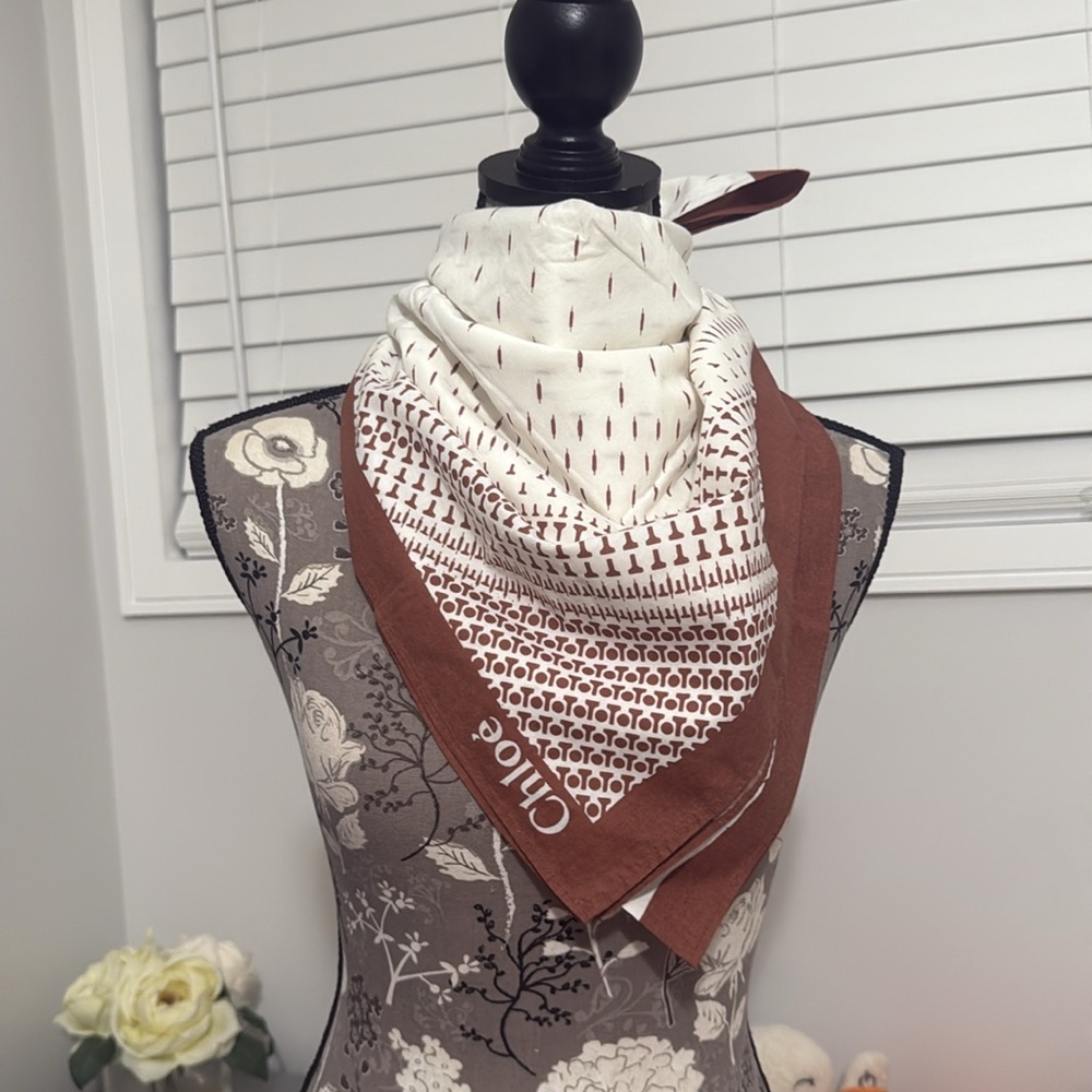 NWOT Chloe White and Brown Patterned Scarf